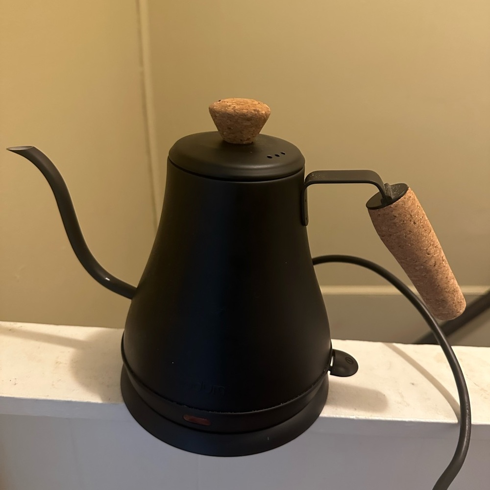 Black Bodum Electric Kettle 27 Oz